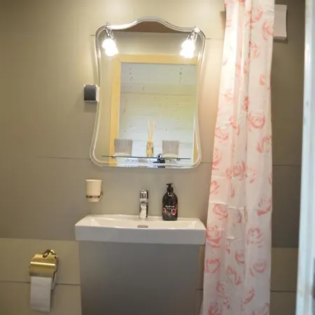 Metsjaerve Mini Puhkemaja *