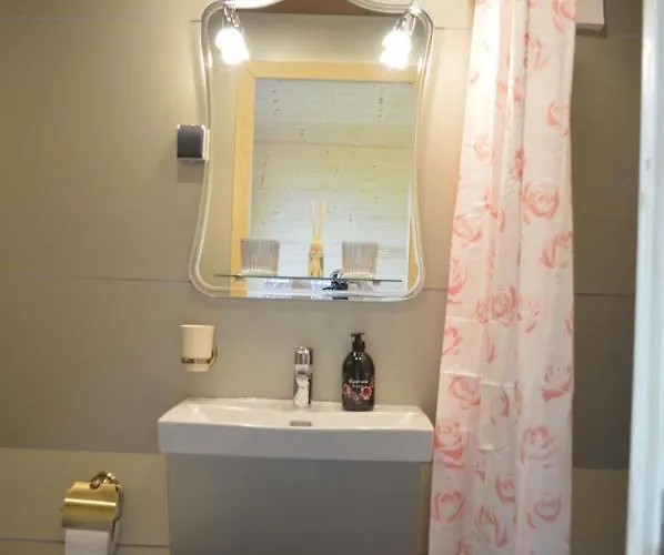 Metsjaerve Mini Puhkemaja *